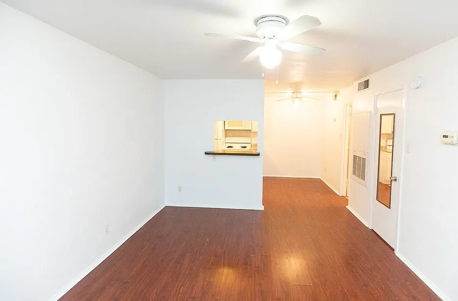 1 bed, 500 sqft, $1,195 — Photo 3
