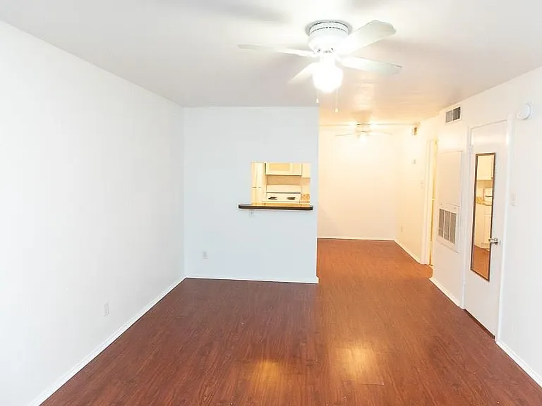 710 E Dean Keeton St #101 — Photo 3