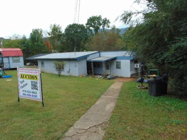 95 Henderson St, Bryson City, NC 28713