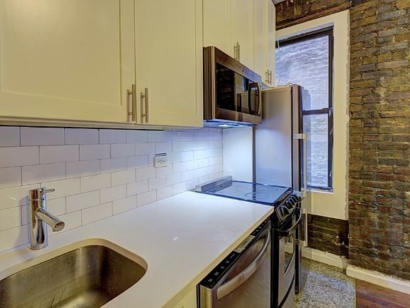 4th image of 7 Carmine St #10A