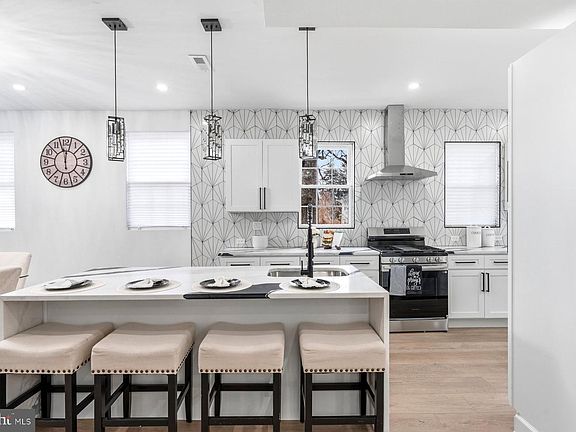 3rd image of 3415 Copley Rd