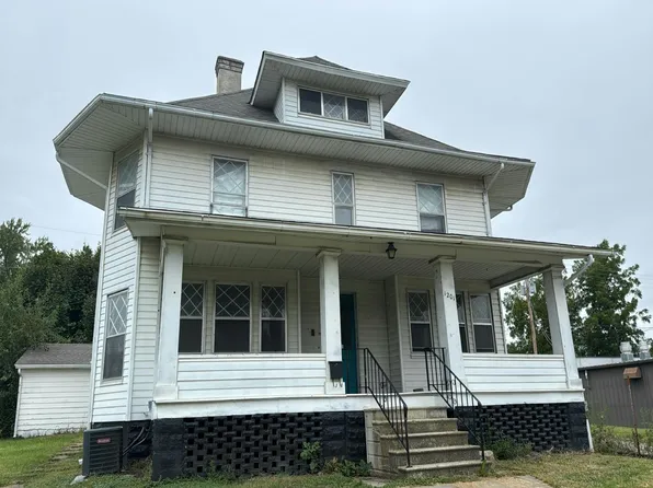 1201 State St, Tama, IA 52339