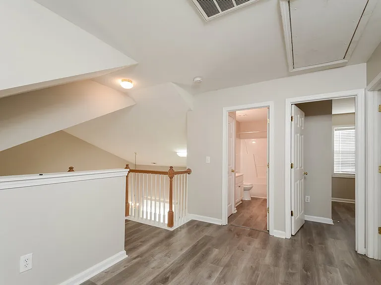 1910 Sterling Hill Dr — Photo 8