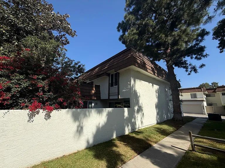22210 James Alan Cir #8 — Photo 2