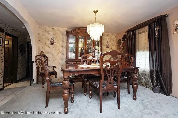 Sold by REMAX Elite | media 8