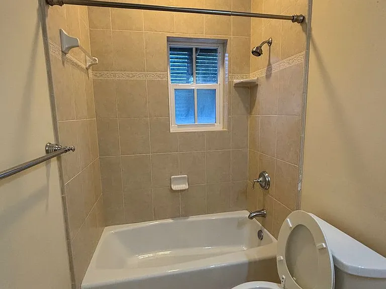 219 Oyster Point Dr — Photo 8