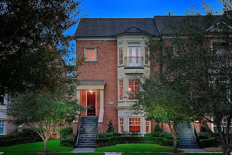 1st image of 23 Colonial Row Dr