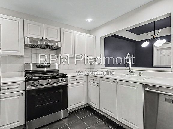 3rd image of 220 Renaissance Pkwy NE #2122
