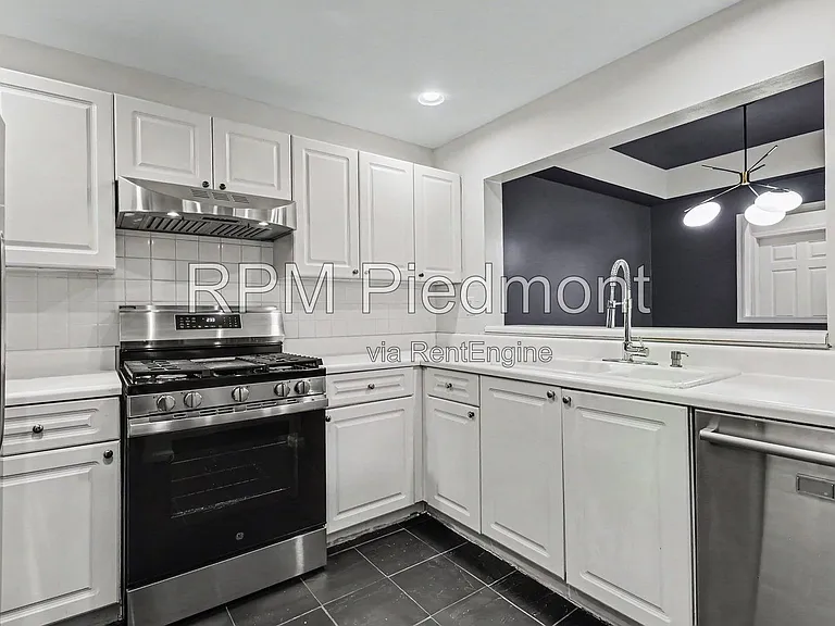 220 Renaissance Pkwy NE #2122 — Photo 3