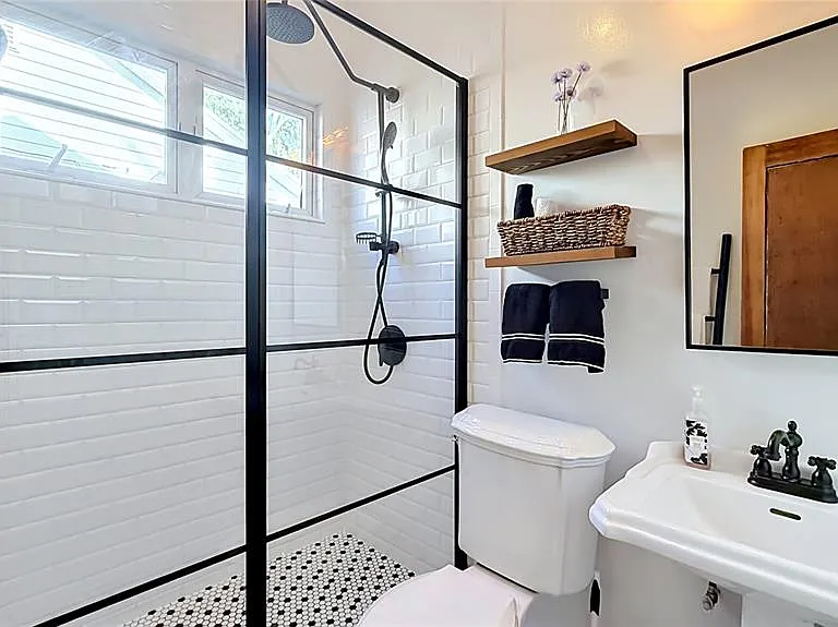 1620 Park Lake St — Photo 31