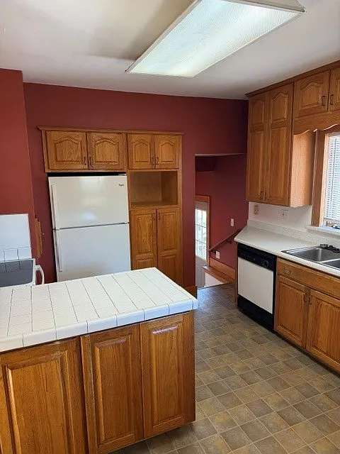 3 bed, 1.5 bath, 1128 sqft, $1,975 — Photo 3