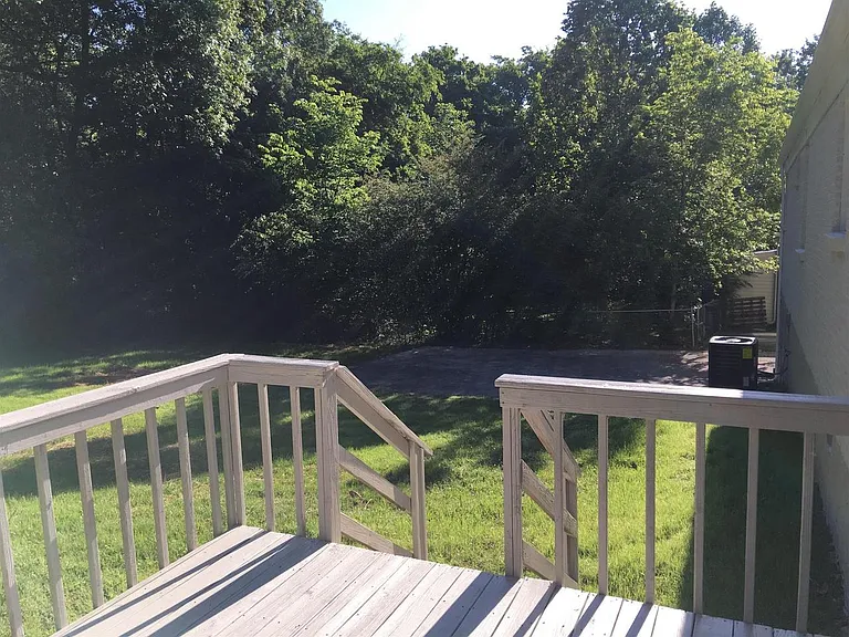 810 Chadwell Dr — Photo 19