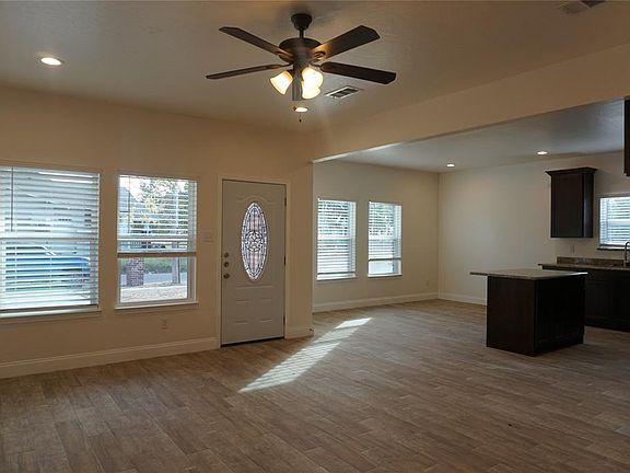 4th image of 2616 Henry St