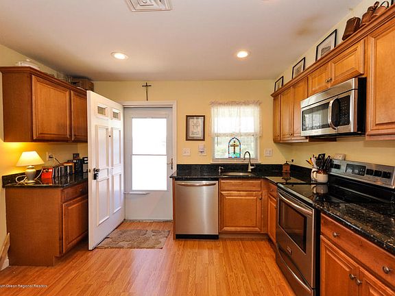 3rd image of 278B Kingston Ct #100B