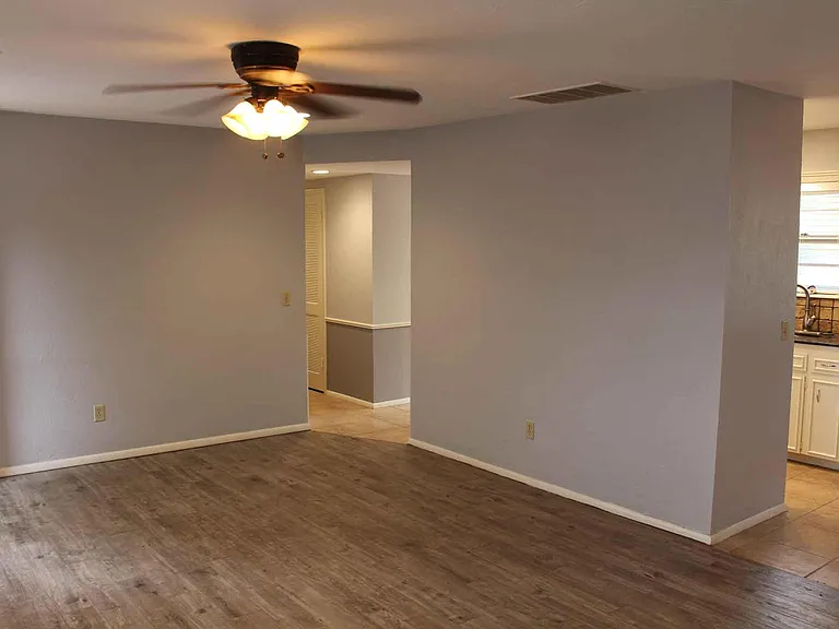 5101 N Hamilton Dr — Photo 4