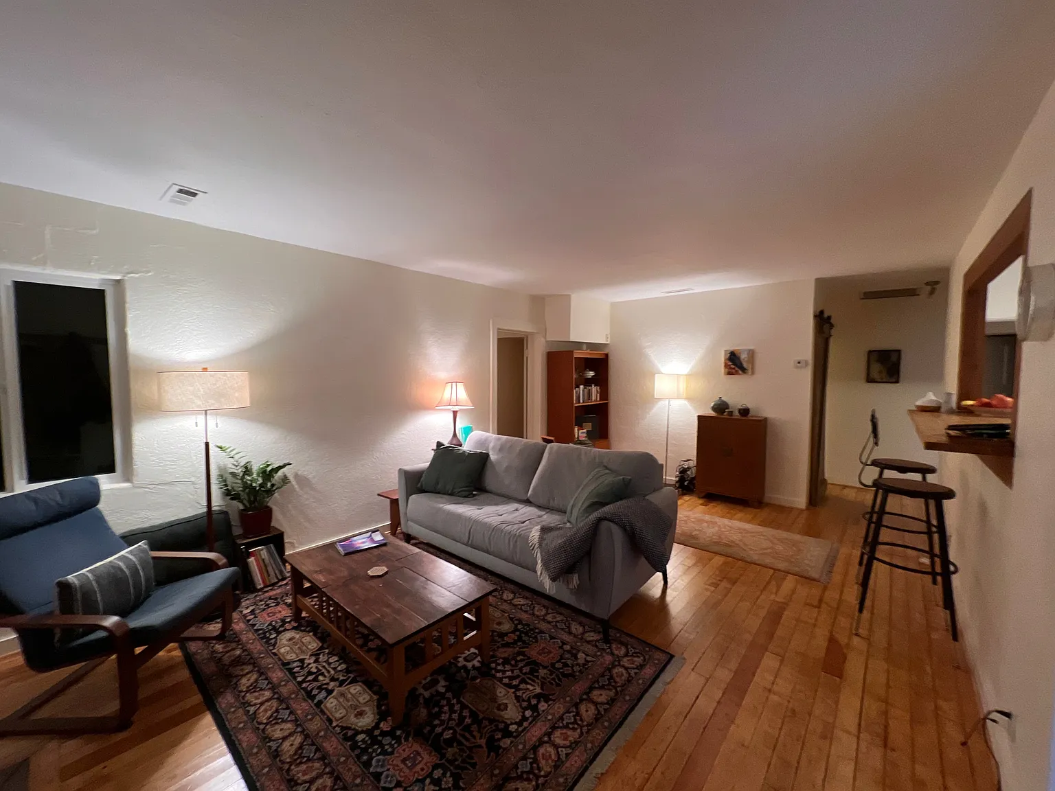 3 bed, 1.5 bath, 1100 sqft, $2,500 — Photo 2