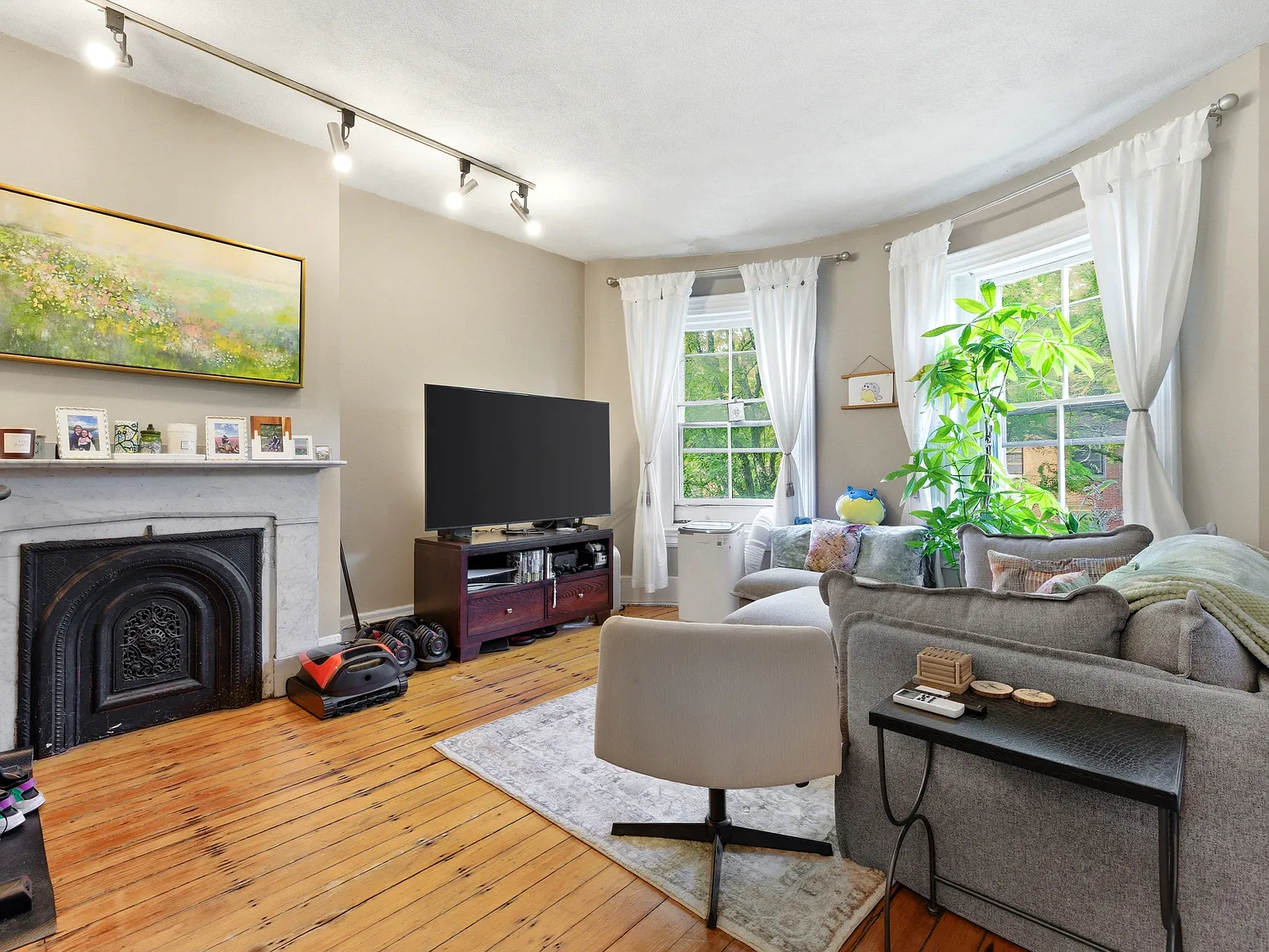2 bed, 750 sqft, $3,850 — Photo 2