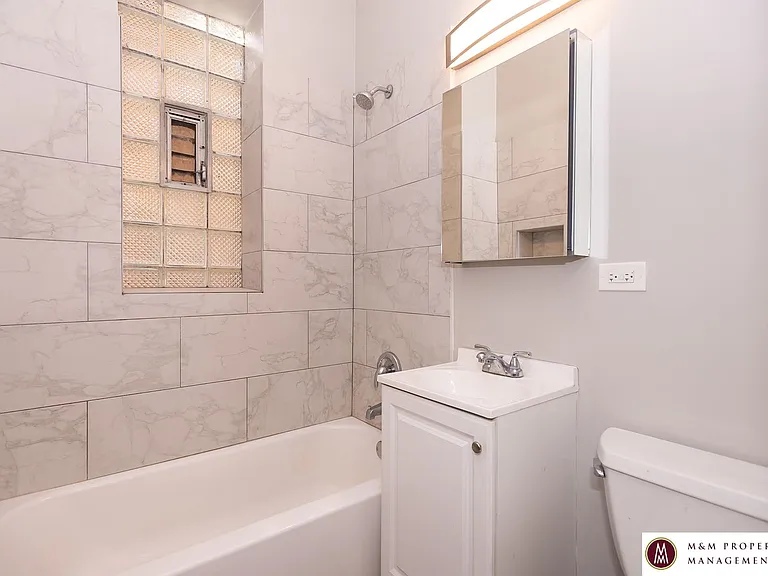 1204 Lexington — Photo 2