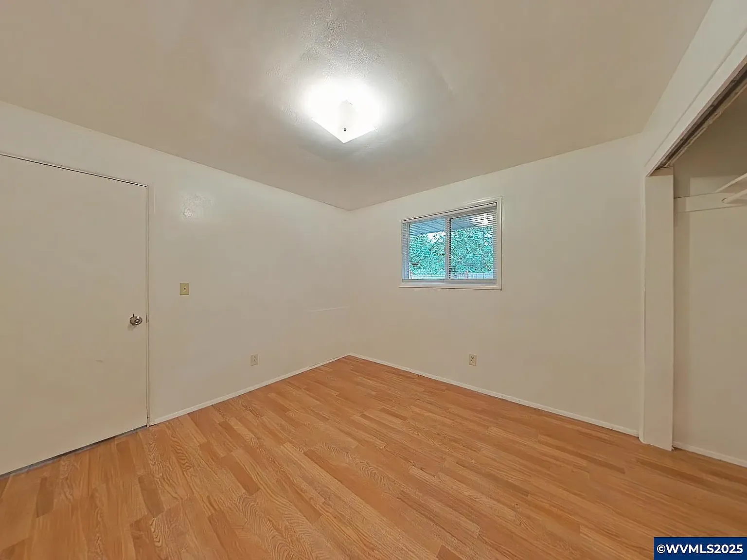 3 bed, 950 sqft, $2,400 — Photo 1