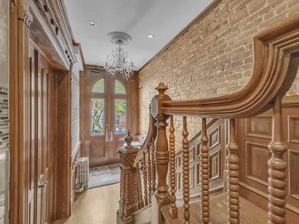 697 Jefferson Avenue image 9 of 22