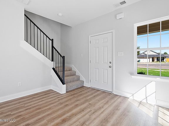 4th image of 1683 Cambria Dr