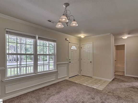 5th image of 102 Cedar Glen Dr