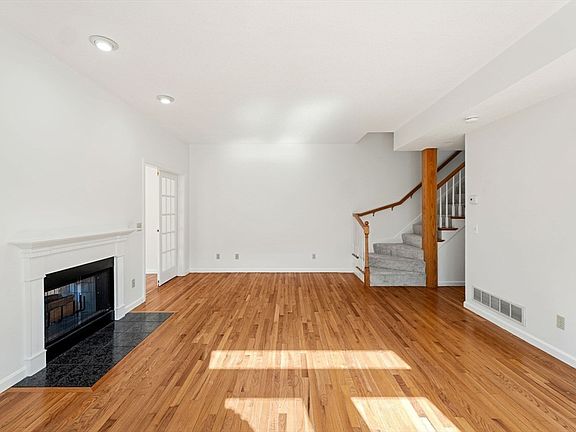 3rd image of 11 Maple Ridge Dr #11