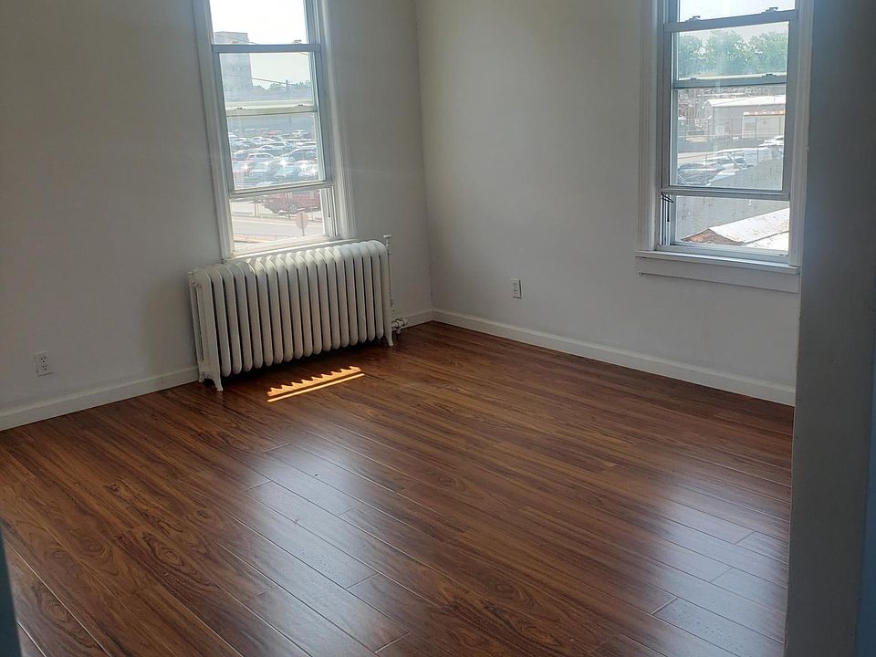 2nd image of 1649 Barnes Ave #1