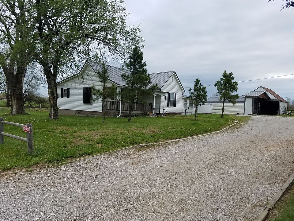 Country home 1/2 mile from town