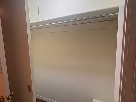 2nd image of 303 Brentwood Dr Unit 1