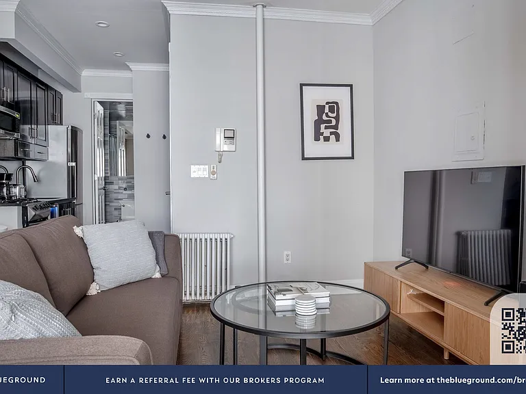 118 Christopher St #2 — Photo 4