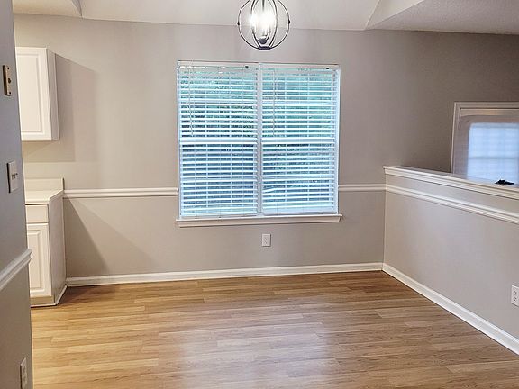 4th image of 3042 Knoll View Pl