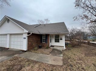 323 S 11th Pl, Rogers, AR 72756