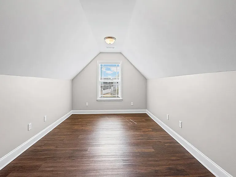 141 Bur Oak Dr — Photo 21