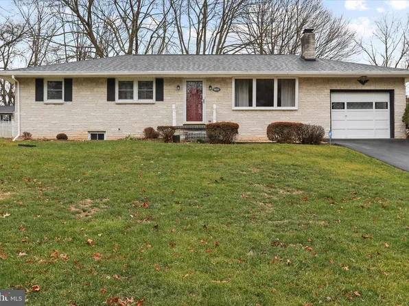 11905 Dormayne Dr, Hagerstown, MD 21742