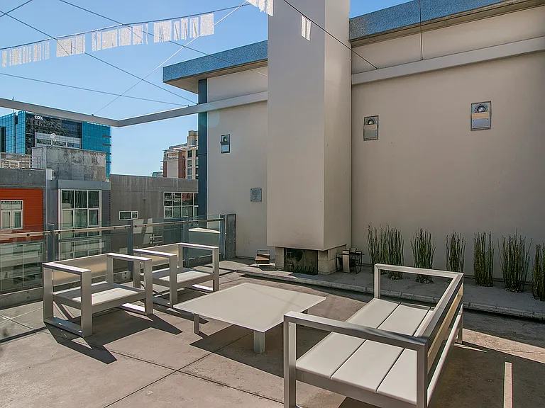 527 10th Ave #410 — Photo 30