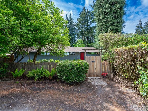 3rd image of 1529 NE 107th Street