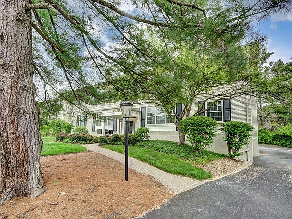 2nd image of 3698 Ashworth Dr