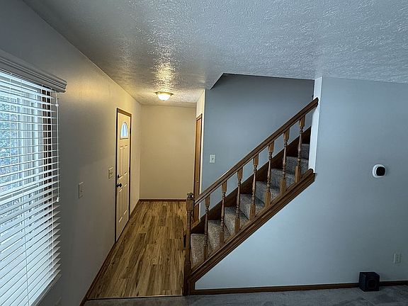 3rd image of 9029 Chapman Cir