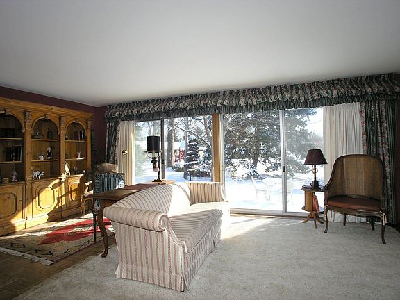 3rd image of 235 Sherwood Dr