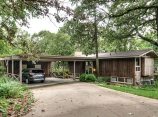 587 Cogleywood Ln, Council Bluffs, IA 51503