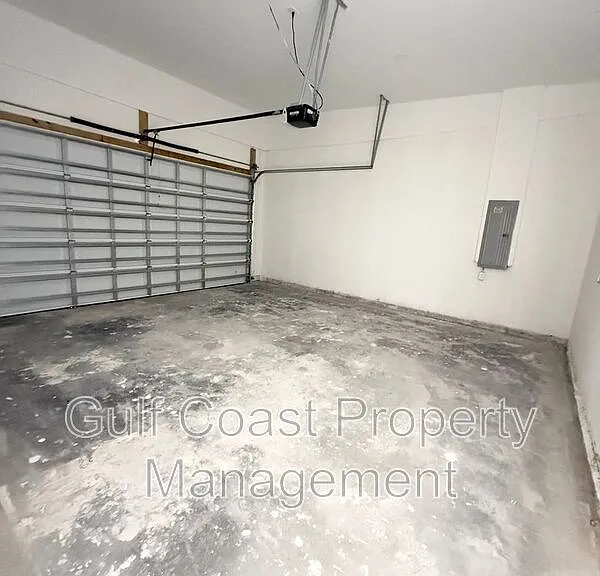 219 NW 23rd Ter — Photo 4