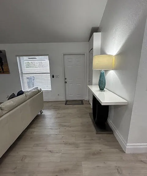 13647 Yarmouth Ct — Photo 5