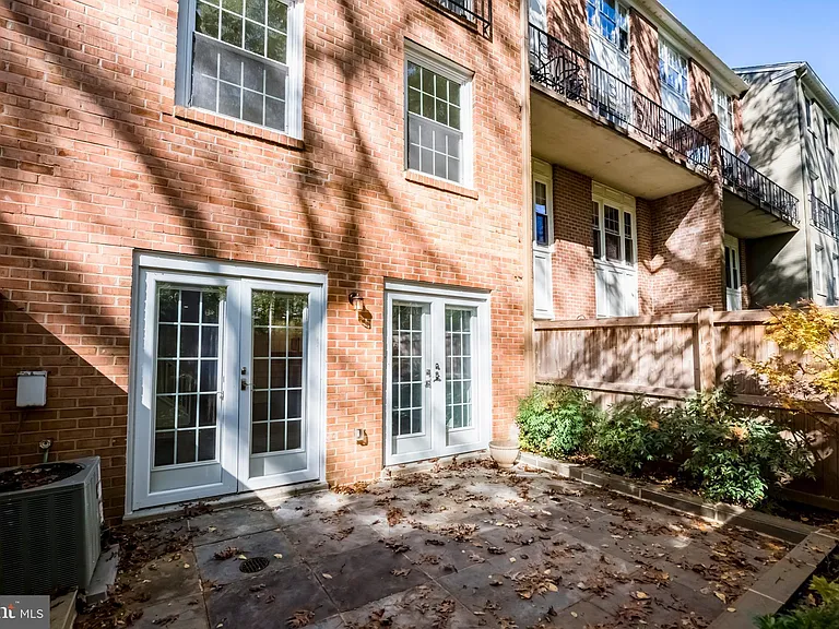 3221 Sutton Pl NW #C — Photo 29