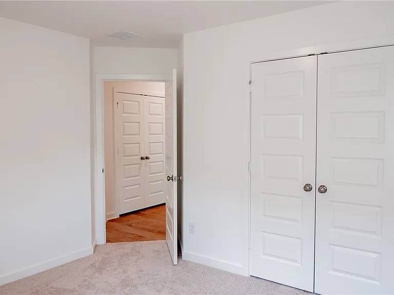 5689 Fox Bluff Dr — Photo 9