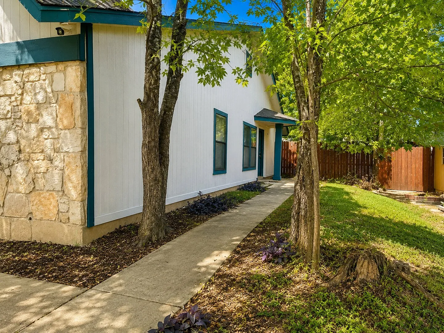 Move-In Special. off the first full month's rent with a 12-month lease. — Photo 4