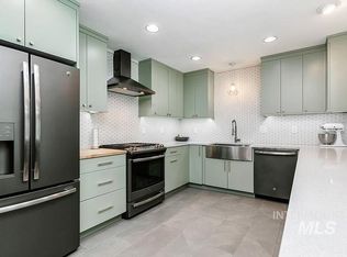 3915 W Greenbrier Dr, Boise, ID 83705