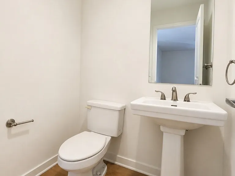 1226 23rd St #9 — Photo 31