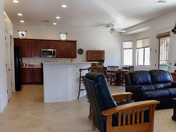 5th image of 951 W Tenniel Dr