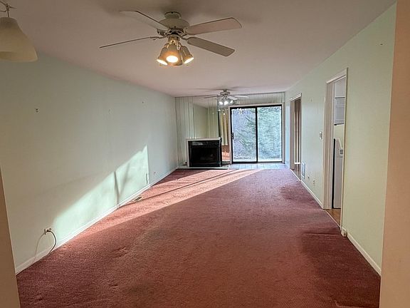 4th image of 1S055 Spring Rd #1C